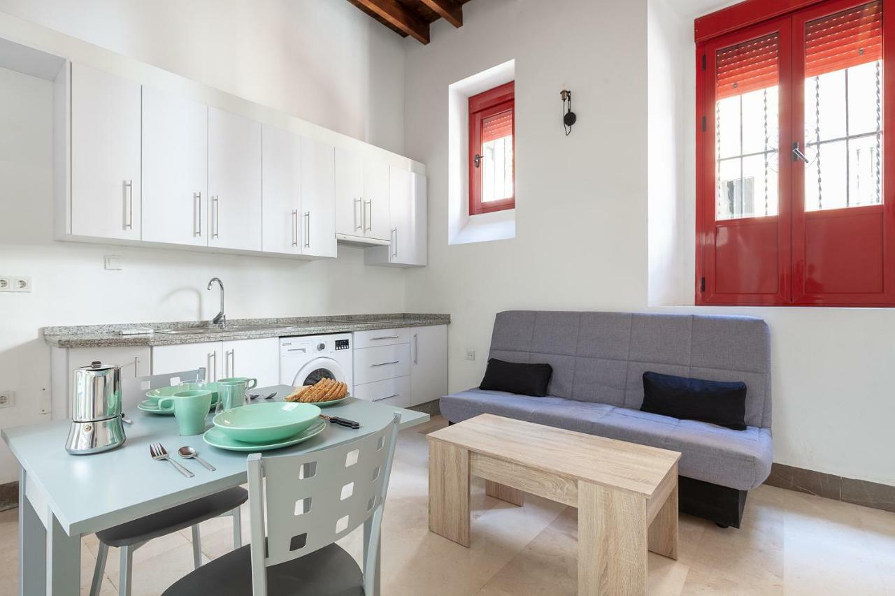 Pasaje De Amores Der - Descanso En Casa Y Vida Cultural Y Monumentos 4 Px Sevilla Kültér fotó