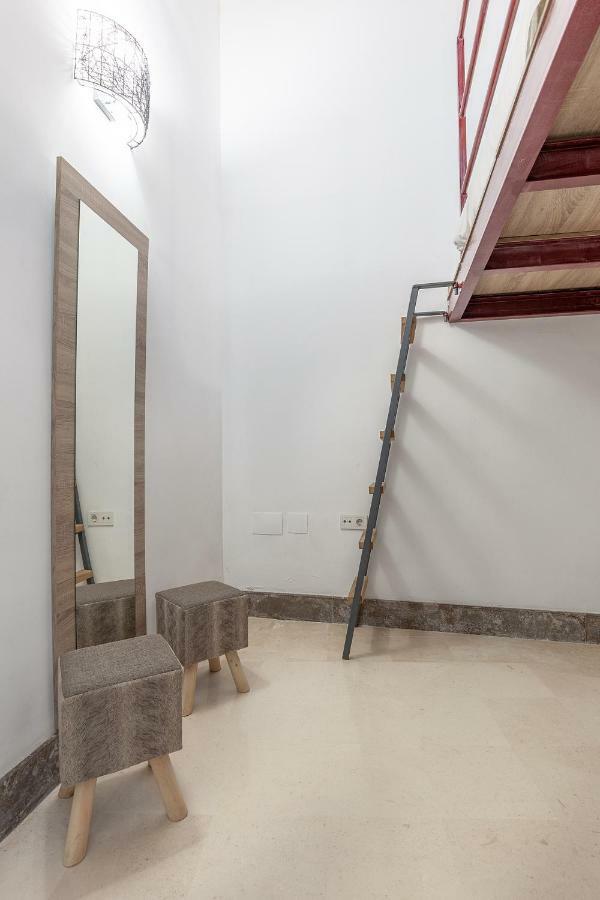 Pasaje De Amores Der - Descanso En Casa Y Vida Cultural Y Monumentos 4 Px Sevilla Kültér fotó
