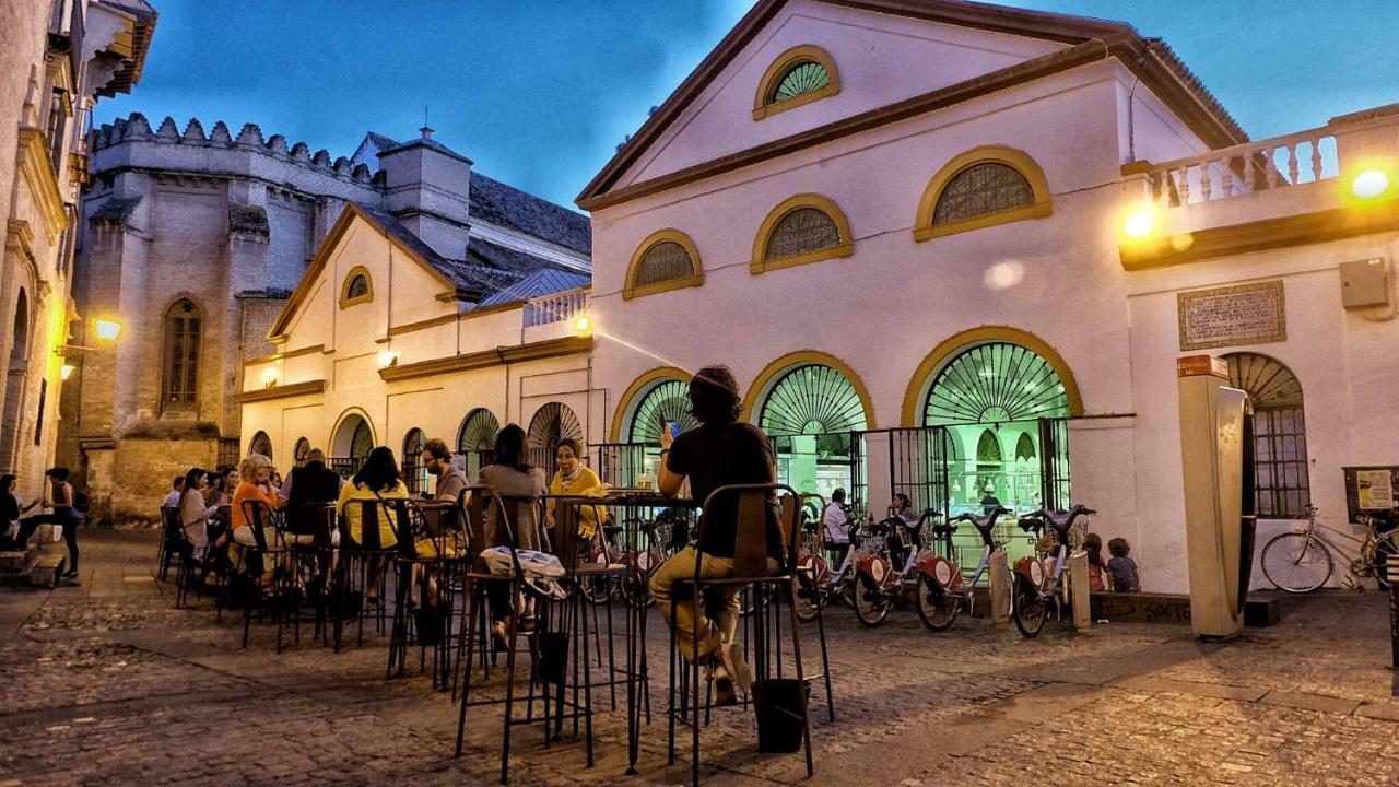 Pasaje De Amores Der - Descanso En Casa Y Vida Cultural Y Monumentos 4 Px Sevilla Kültér fotó